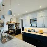 Spacious Pretty In Old Totterdown 3* 布里斯托