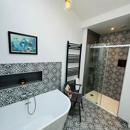 Spacious Pretty In Old Totterdown