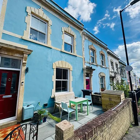 Modern & Vintage Inspired In Old Totterdown Guest house *
