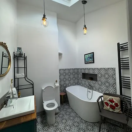 Spacious Pretty In Old Totterdown 3* Bristol