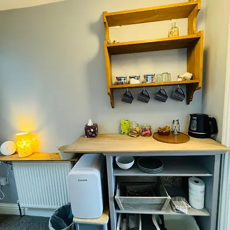 Modern & Vintage Inspired In Old Totterdown Guest house *