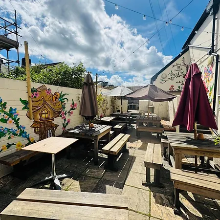 Modern & Vintage Inspired In Old Totterdown *