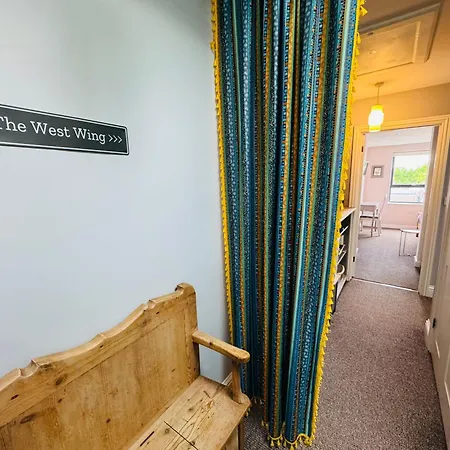 Pensión Spacious Pretty In Old Totterdown 3*