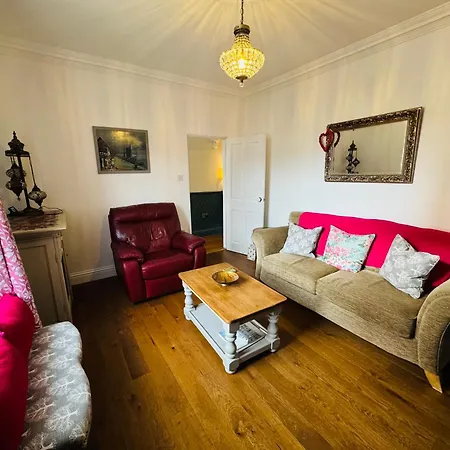 Gasthof Totterdown's Fabulous Vintage Style House