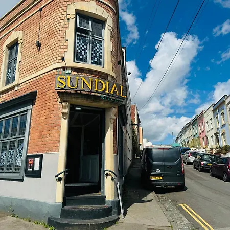 Spacious Pretty In Old Totterdown 3*