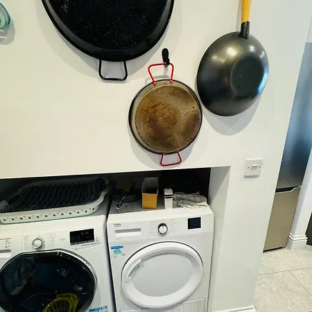 Spacious Pretty In Old Totterdown 3*