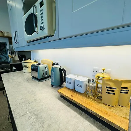 Spacious Pretty In Old Totterdown