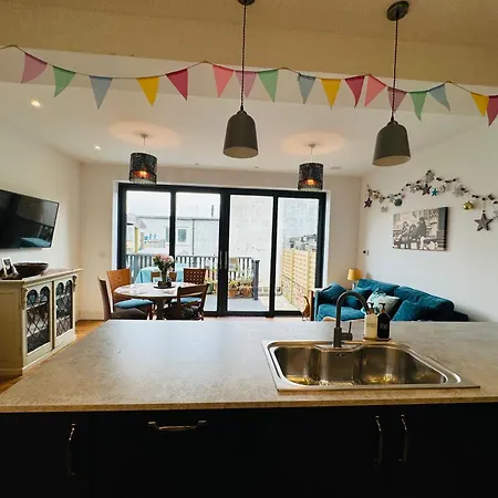 Spacious Pretty In Old Totterdown 3* Bristol