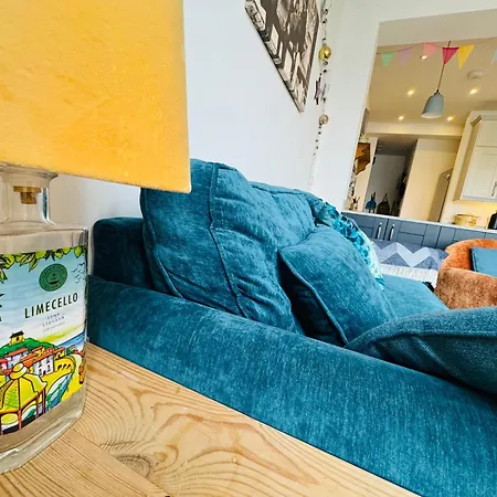 Totterdown's Fabulous Vintage Style House