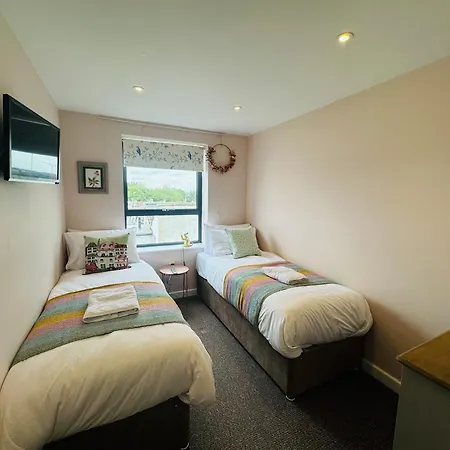 Spacious Pretty In Old Totterdown Pensión Bristol