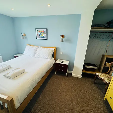 Modern & Vintage Inspired In Old Totterdown