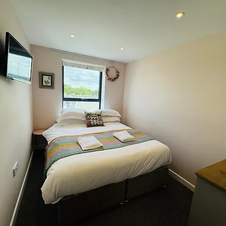 게스트하우스 Totterdown's Fabulous Vintage Style House 3*