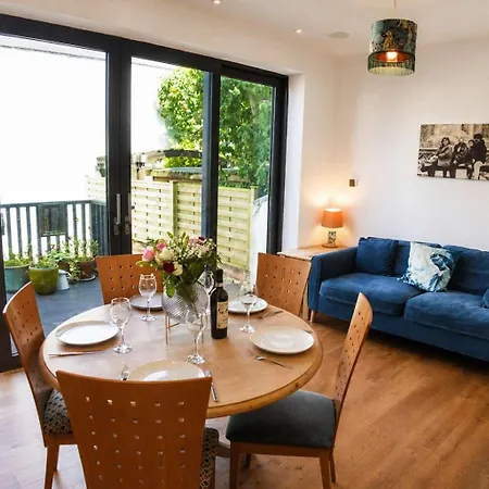 Ferienhaus Spacious Pretty In Old Totterdown