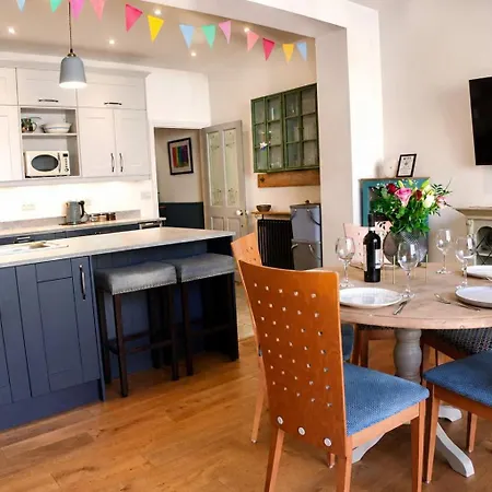 Spacious Pretty In Old Totterdown Ferienhaus *