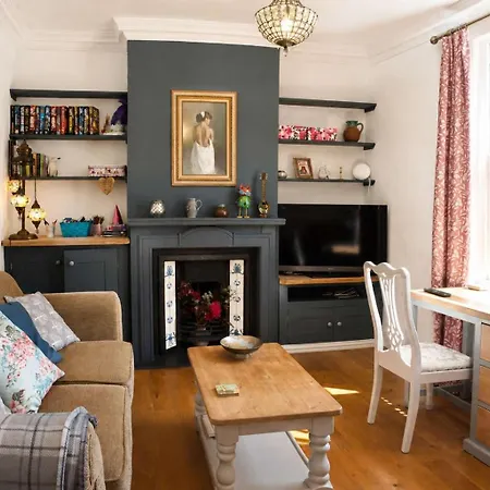 Spacious Pretty In Old Totterdown Ferienhaus