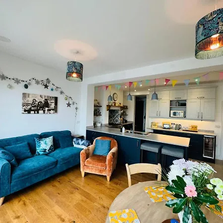 Ferienhaus Spacious Pretty In Old Totterdown Bristol