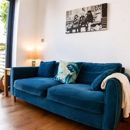 Spacious Pretty In Old Totterdown