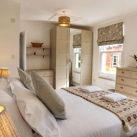 Ferienhaus Spacious Pretty In Old Totterdown *