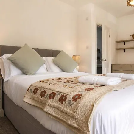 Spacious Pretty In Old Totterdown Ferienhaus