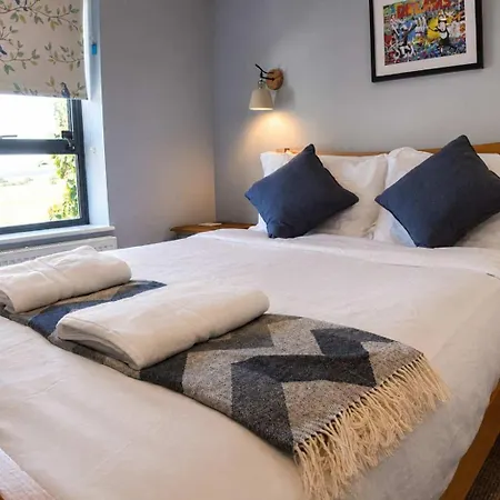 Spacious Pretty In Old Totterdown * Bristol
