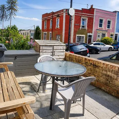 Spacious Pretty In Old Totterdown *