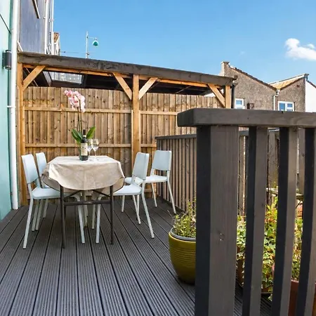 Spacious Pretty In Old Totterdown