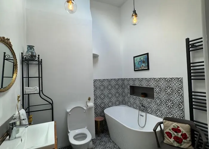 Spacious Pretty In Old Totterdown 3* Bristol