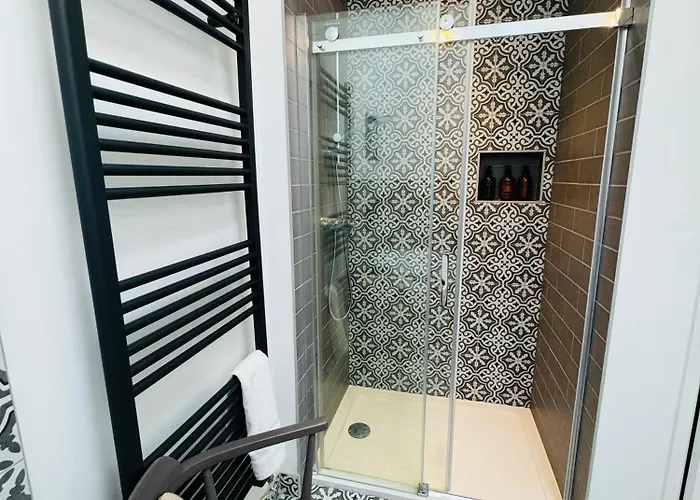 Spacious Pretty In Old Totterdown Pensionat Bristol