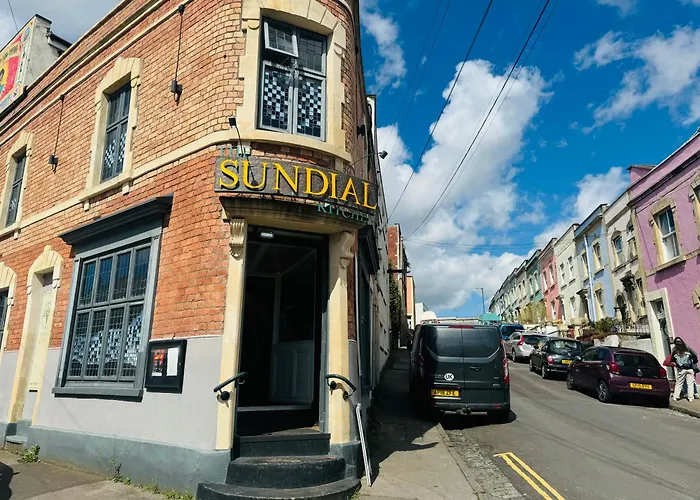 Spacious Pretty In Old Totterdown 3*