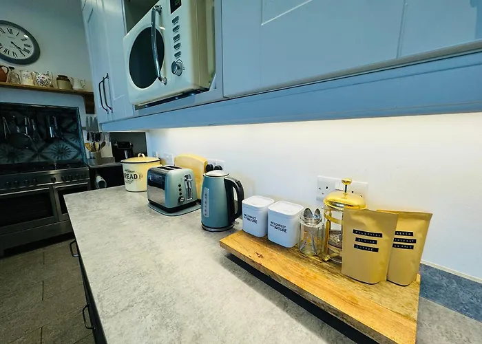 Spacious Pretty In Old Totterdown