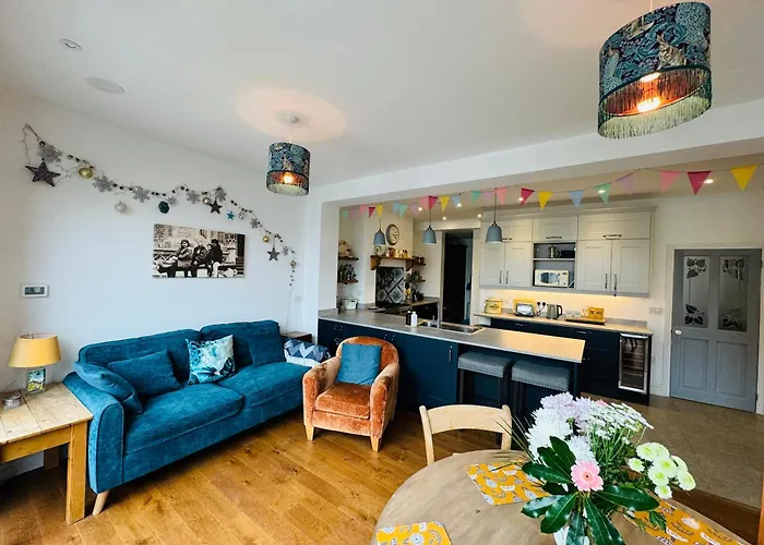 Spacious Pretty In Old Totterdown Bristol