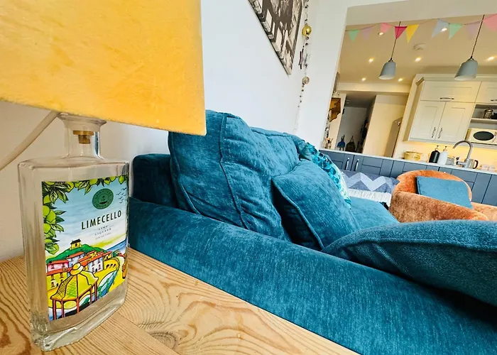 Spacious Pretty In Old Totterdown