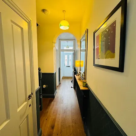 Guest house Totterdown's Modern & Vintage Inspired *