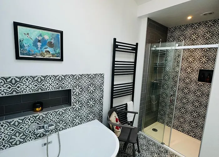 Spacious Pretty In Old Totterdown